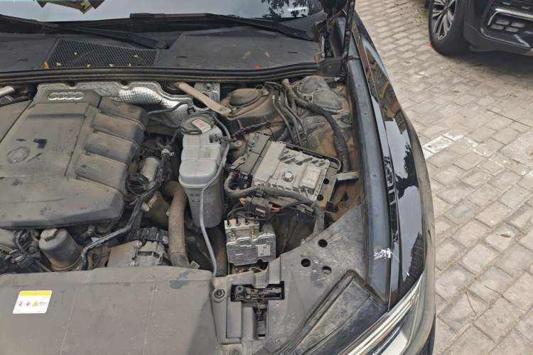 Used Audi A6L 2022 40 TFSI Luxury Dynamic Model Engine Bay Left