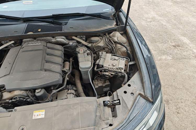 Used Audi A6L 2022 40 TFSI Luxury Dynamic Model Engine Bay Left