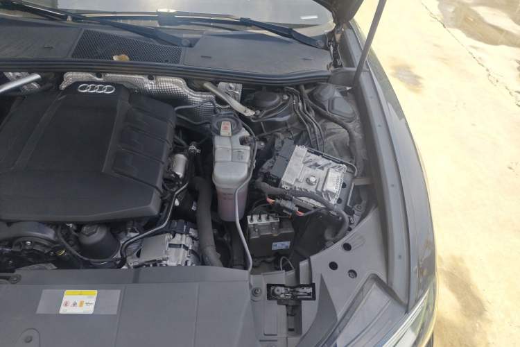 Used Audi A6L 2022 40 TFSI Luxury Prestige Edition Engine Bay Left