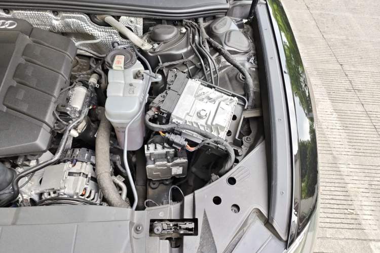 Used Audi A6L 2022 40 TFSI Luxury Dynamic Model Engine Bay Left