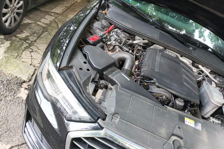 Used Audi A6L 2022 40 TFSI Luxury Dynamic Model Engine Bay Right