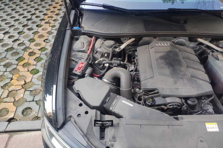 Used Audi A6L 2022 40 TFSI Luxury Dynamic Model Engine Bay Right