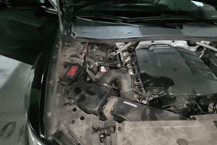 Used Audi A6L 2022 40 TFSI Luxury Dynamic Model Engine Bay Right