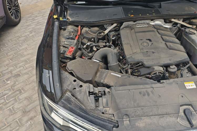Used Audi A6L 2022 40 TFSI Luxury Dynamic Model Engine Bay Right
