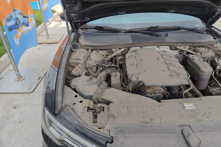 Used Audi A6L 2022 40 TFSI Luxury Dynamic Model Engine Bay Right