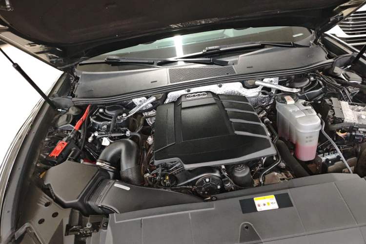 Used Audi A6L 2022 40 TFSI Luxury Dynamic Model Engine Bay