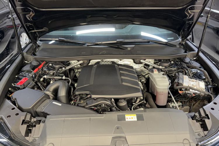 Used Audi A6L 2022 40 TFSI Luxury Dynamic Model Engine Bay