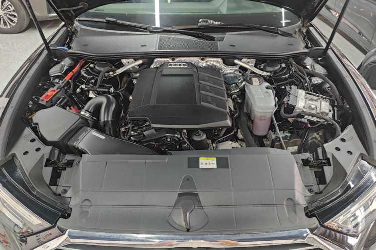 Used Audi A6L 2022 40 TFSI Luxury Dynamic Model Engine Bay
