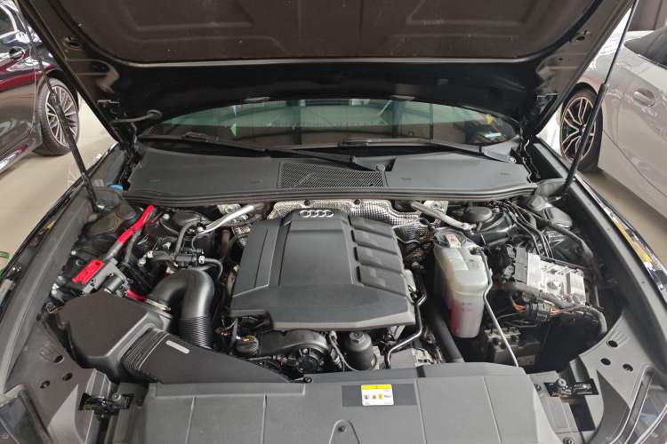 Used Audi A6L 2022 40 TFSI Luxury Dynamic Model Engine Bay
