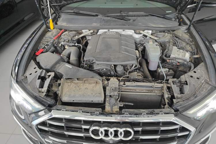 Used Audi A6L 2022 40 TFSI Luxury Dynamic Model Engine Bay