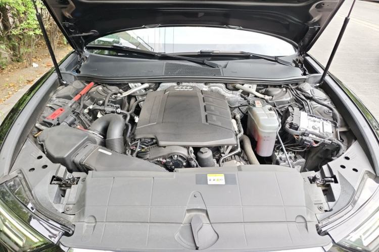 Used Audi A6L 2022 40 TFSI Luxury Dynamic Model Engine Bay