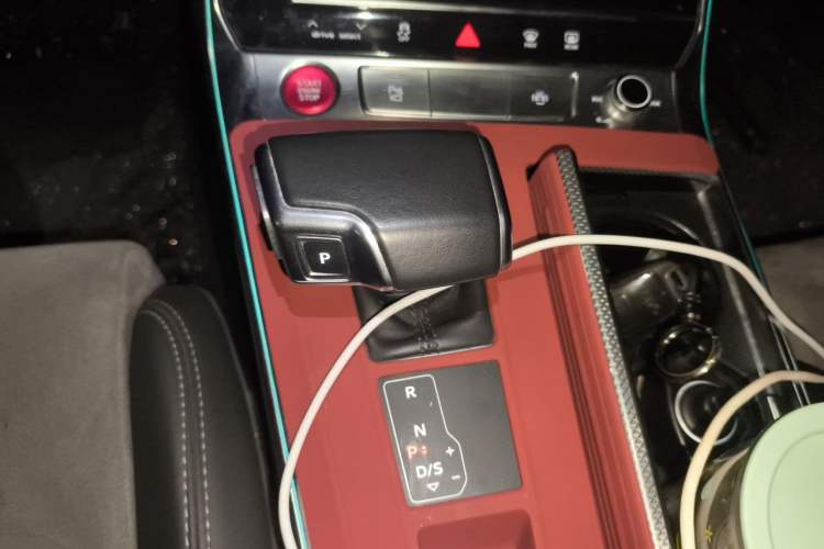 Used Audi A6L 2022 40 TFSI Luxury Dynamic Model Gear Lever
