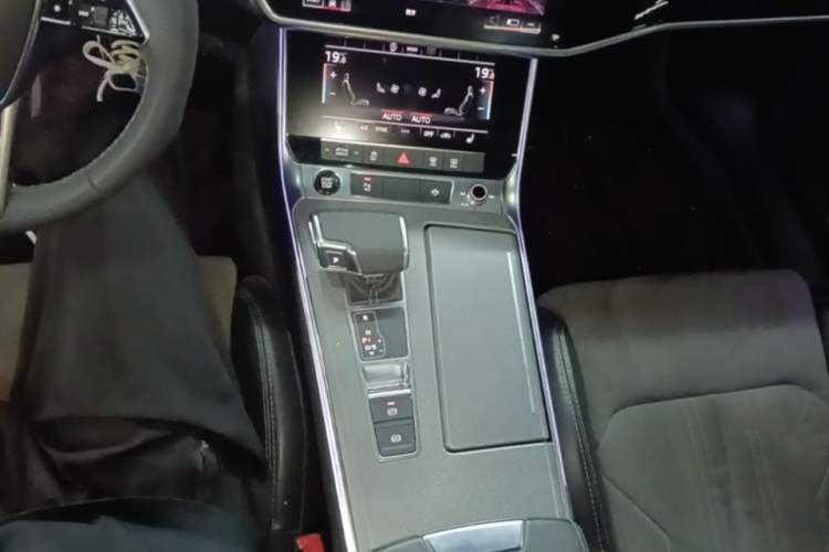 Used Audi A6L 2022 45 TFSI quattro Prestige Dynamic Edition Gear Lever