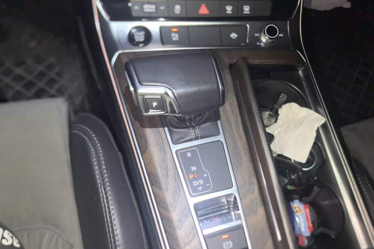 Used Audi A6L 2022 45 TFSI quattro Prestige Dynamic Edition Gear Lever