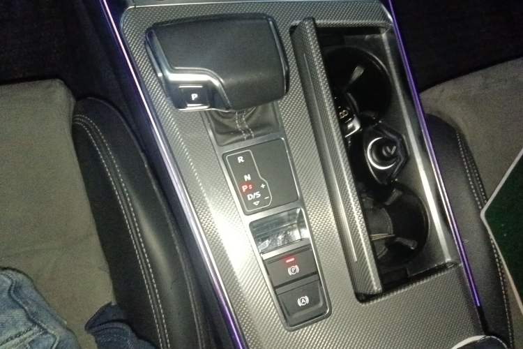 Used Audi A6L 2022 40 TFSI Luxury Dynamic Model Gear Lever