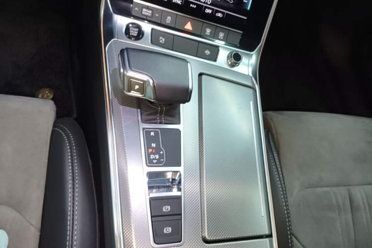 Used Audi A6L 2022 40 TFSI Luxury Dynamic Model Gear Lever