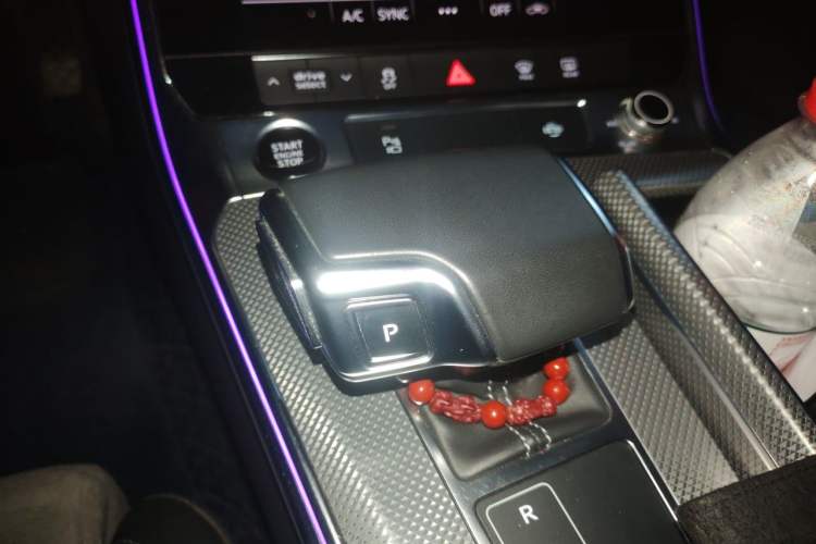Used Audi A6L 2022 40 TFSI Luxury Dynamic Model Gear Lever