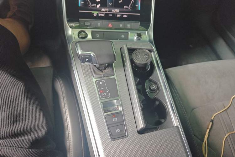 Used Audi A6L 2022 40 TFSI Luxury Dynamic Model Gear Lever