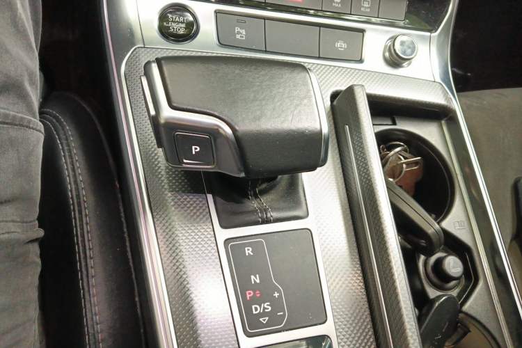 Used Audi A6L 2022 40 TFSI Luxury Dynamic Model Gear Lever