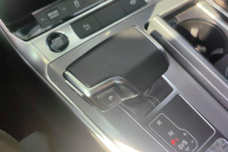 Used Audi A6L 2022 40 TFSI Luxury Dynamic Model Gear Lever