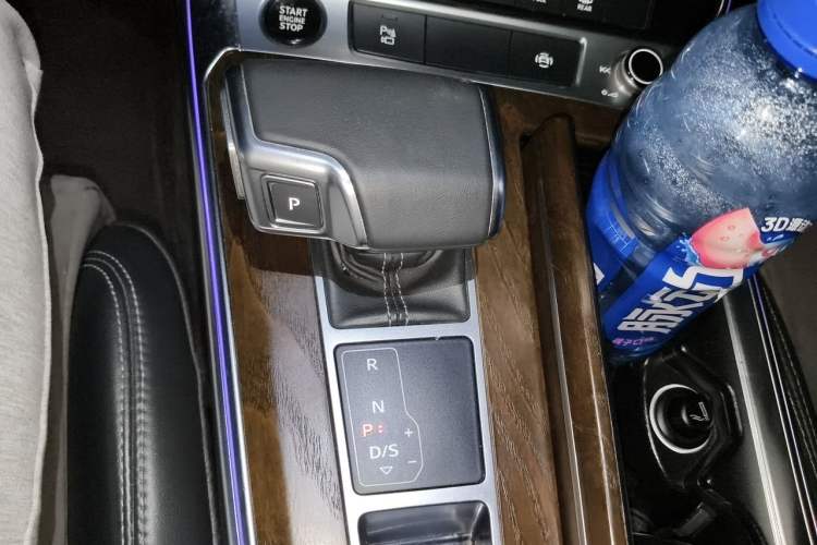 Used Audi A6L 2022 40 TFSI Luxury Dynamic Model Gear Lever