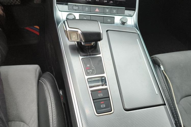Used Audi A6L 2022 40 TFSI Luxury Dynamic Model Gear Lever