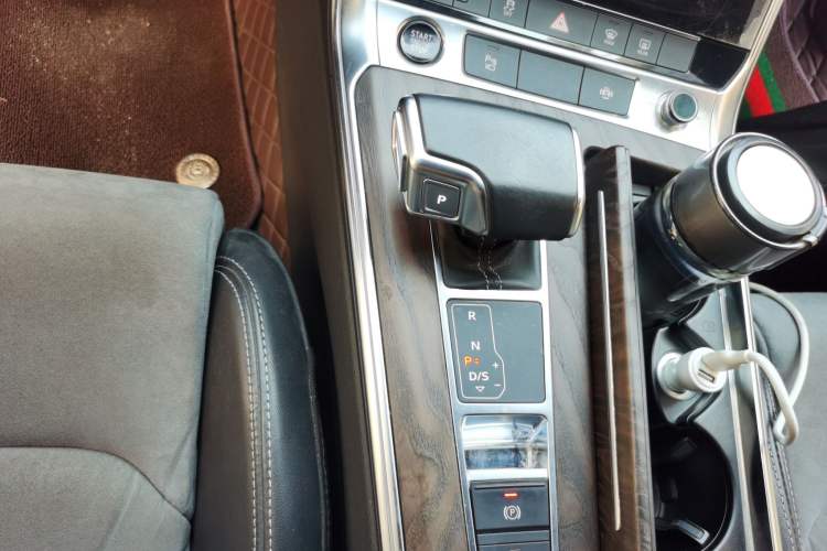 Used Audi A6L 2022 40 TFSI Luxury Dynamic Model Gear Lever