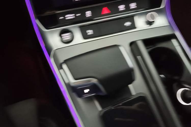Used Audi A6L 2022 40 TFSI Luxury Dynamic Model Gear Lever