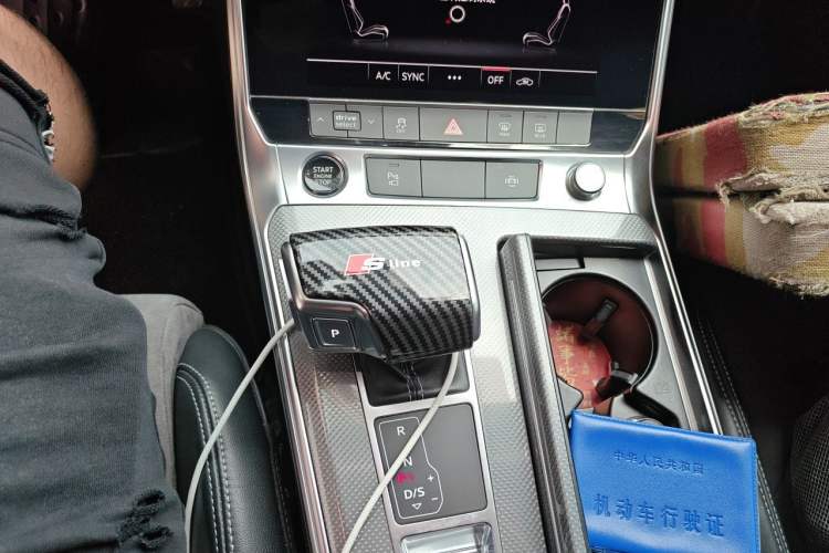 Used Audi A6L 2022 40 TFSI Luxury Dynamic Model Gear Lever