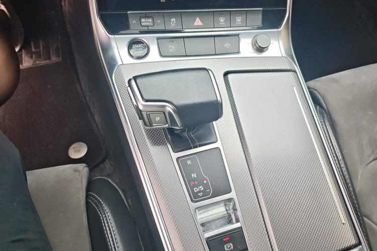 Used Audi A6L 2022 40 TFSI Luxury Dynamic Model Gear Lever