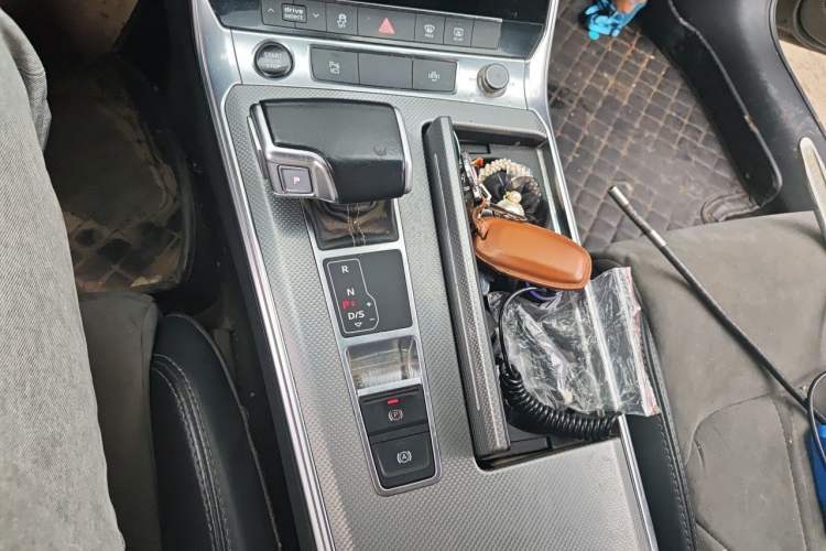 Used Audi A6L 2022 40 TFSI Luxury Dynamic Model Gear Lever