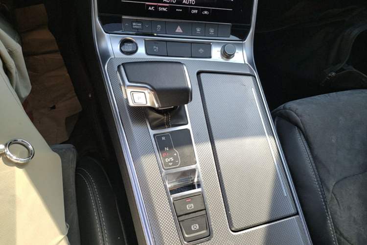 Used Audi A6L 2022 40 TFSI Luxury Dynamic Model Gear Lever