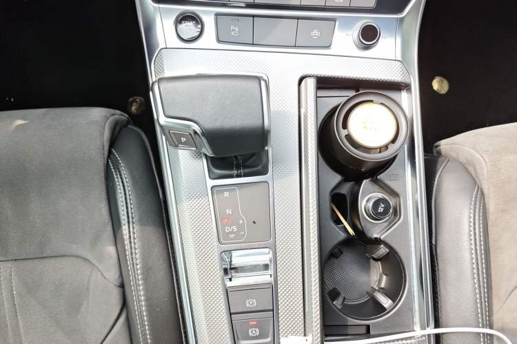 Used Audi A6L 2022 40 TFSI Luxury Dynamic Model Gear Lever