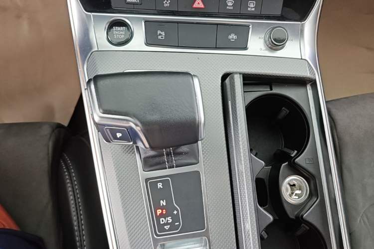 Used Audi A6L 2022 40 TFSI Luxury Dynamic Model Gear Lever