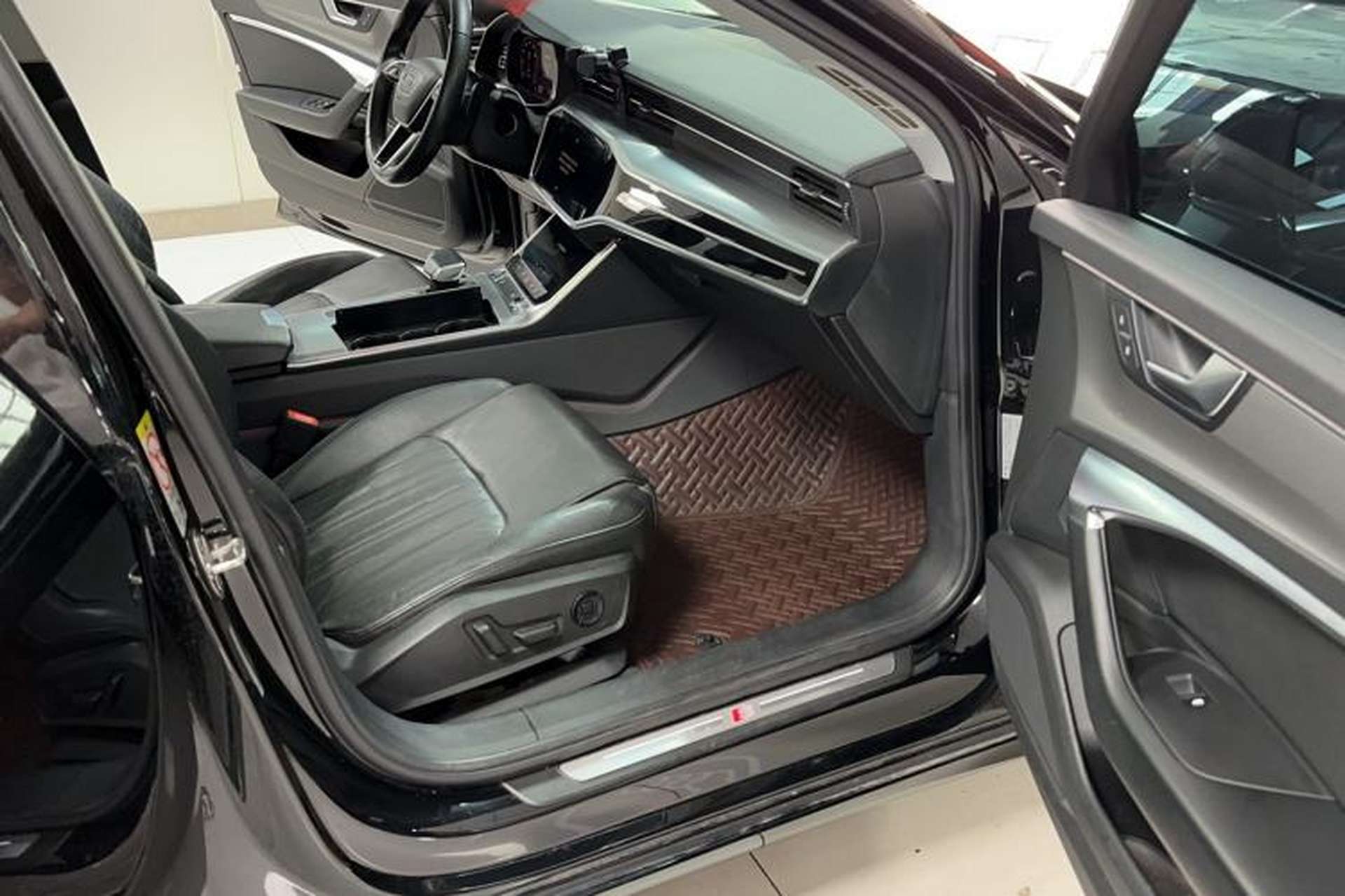 Used Audi A6L 2022 40 TFSI Luxury Dynamic Model Interior 1