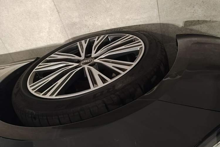 Used Audi A6L 2022 45 TFSI quattro Prestige Dynamic Edition Left Front Wheel Hub