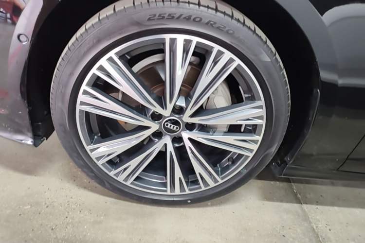 Used Audi A6L 2022 45 TFSI quattro Prestige Dynamic Edition Left Front Wheel Hub