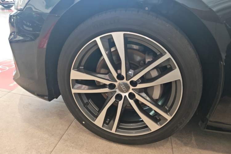 Used Audi A6L 2022 40 TFSI Luxury Dynamic Model Left Front Wheel Hub