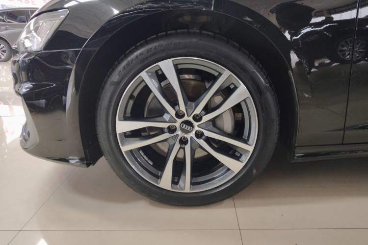 Used Audi A6L 2022 40 TFSI Luxury Dynamic Model Left Front Wheel Hub