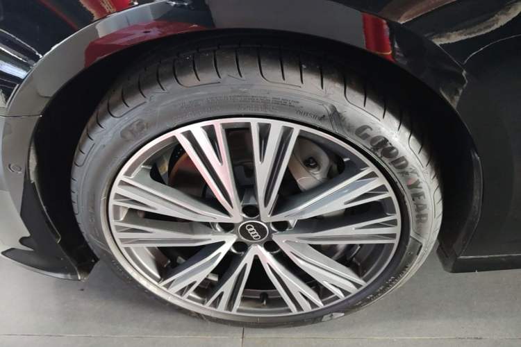 Used Audi A6L 2022 55 TFSI quattro Prestige Dynamic Edition Left Front Wheel Hub