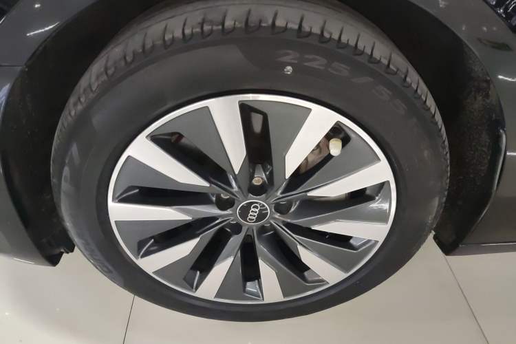 Used Audi A6L 2022 45 TFSI Prestige Elegant Edition Left Front Wheel Hub