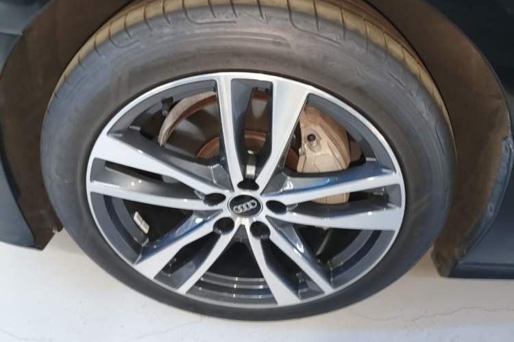 Used Audi A6L 2022 40 TFSI Luxury Dynamic Model Left Front Wheel Hub