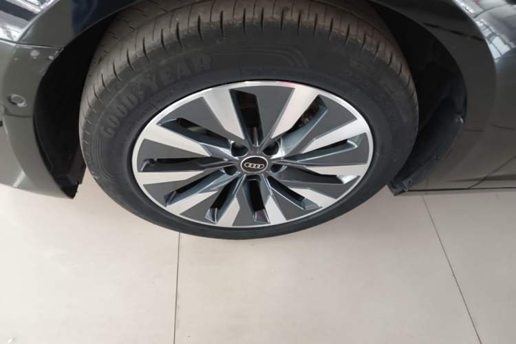 Used Audi A6L 2022 45 TFSI Prestige Elegant Edition Left Front Wheel Hub