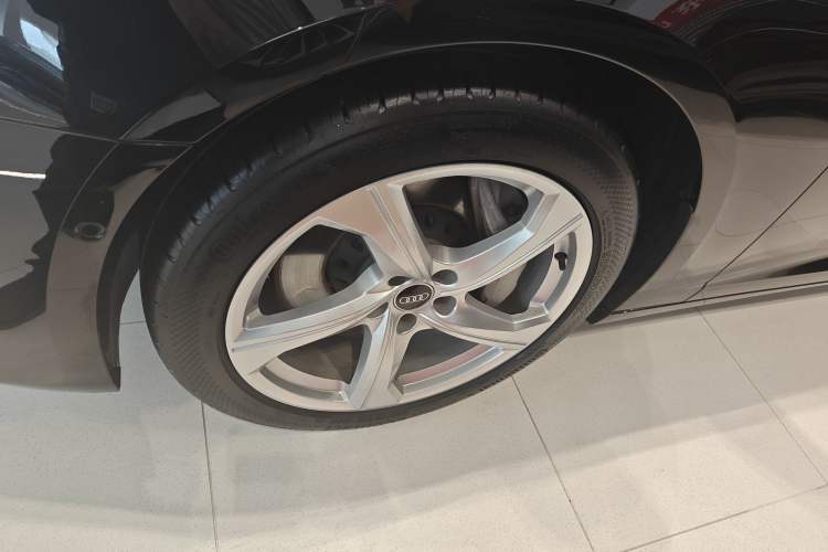 Used Audi A6L 2022 55 TFSI quattro Prestige Elegant Edition Left Front Wheel Hub