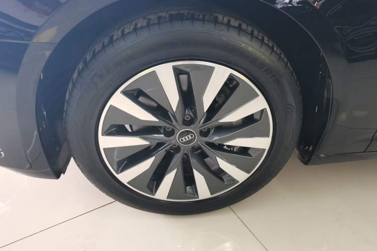 Used Audi A6L 2022 45 TFSI Prestige Elegant Edition Left Front Wheel Hub