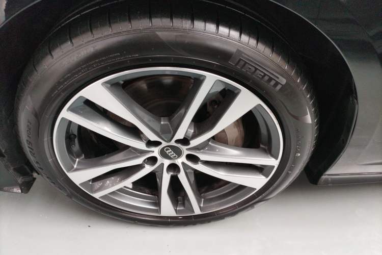 Used Audi A6L 2022 40 TFSI Luxury Dynamic Model Left Front Wheel Hub