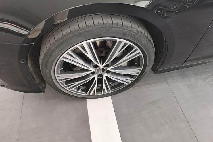 Used Audi A6L 2022 55 TFSI quattro Prestige Dynamic Edition Left Front Wheel Hub