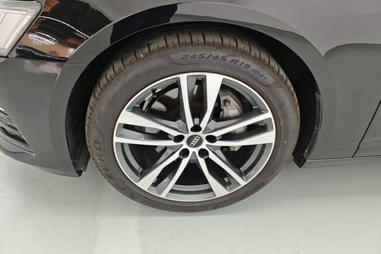 Used Audi A6L 2022 40 TFSI Luxury Prestige Edition Left Front Wheel Hub