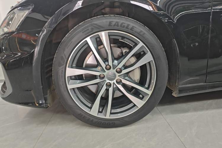 Used Audi A6L 2022 40 TFSI Luxury Dynamic Model Left Front Wheel Hub