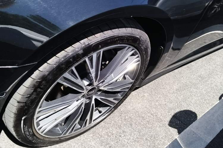 Used Audi A6L 2022 45 TFSI quattro Prestige Dynamic Edition Left Front Wheel Hub